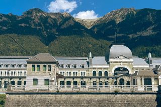 Górski Titanic na końcu „magicznego tunelu”.  Miał być największym dworcem kolejowym w Europie, teraz dostał szansę jako hotel