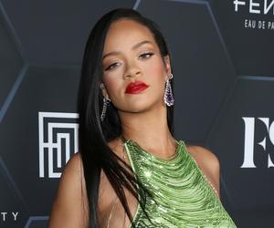 Rihanna przyłapana przez paparazzi. Tak wygląda po porodzie!