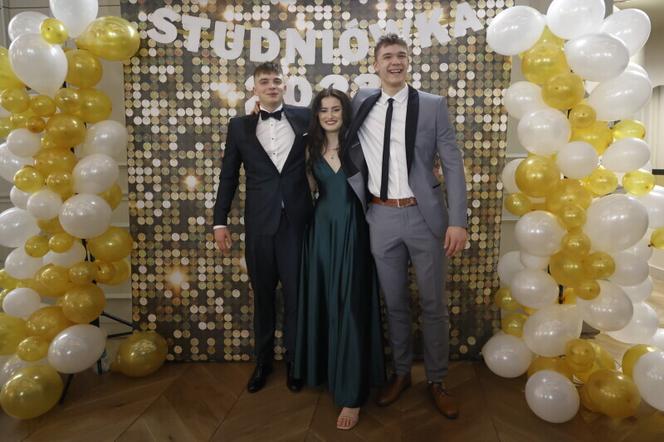 Studniówka na 34. piętrze. Bal maturalny IV LO w Gdańsku [ZDJĘCIA]