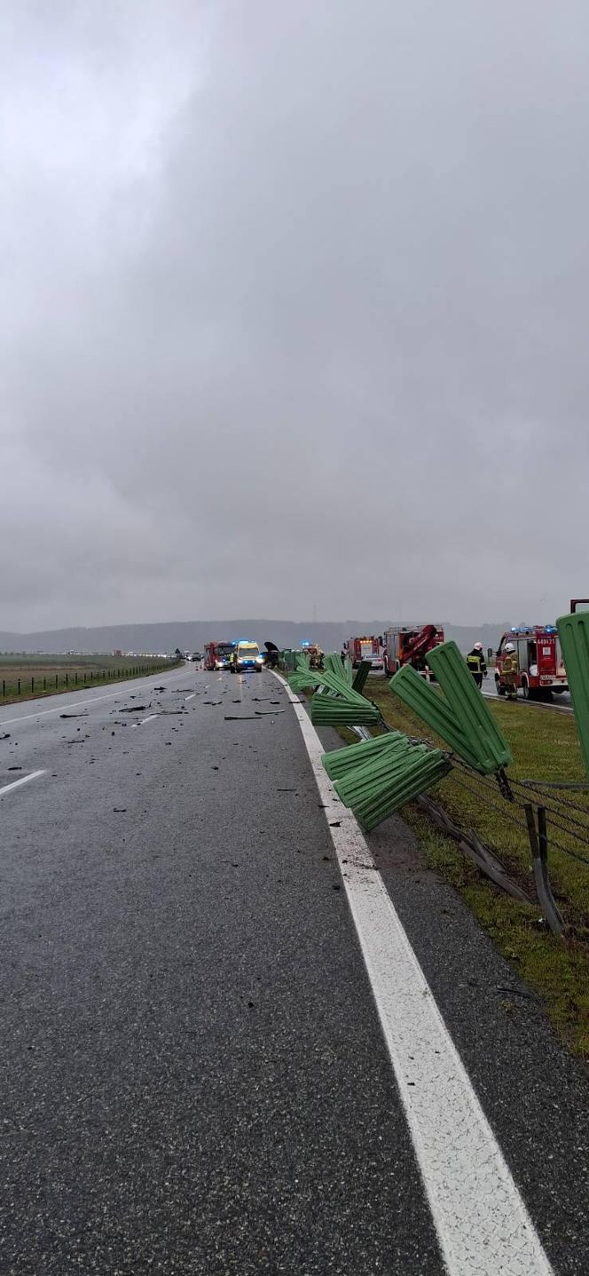 Koszmarny wypadek na A1 między Nowymi Marzami i Grudziądzem. Dwie osoby ranne! [ZDJĘCIA]