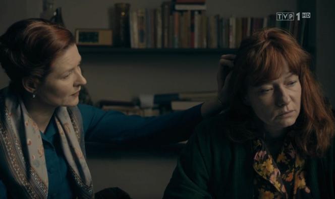 Stulecie Winnych 4 odcinek 42 (odc. 3). Mania (Magdalena Walach), Ania (Urszula Grabowska)