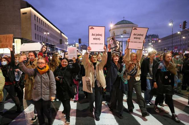 Ani jednej więcej. Protest w Warszawie sobota 6 listopada [ZDJĘCIA]
