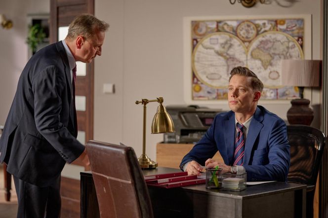 Na Wspólnej odc. 4080. Darek Żbik (Michał Mikołajczak), Andrzej Zakościelny (Dariusz Niebudek)