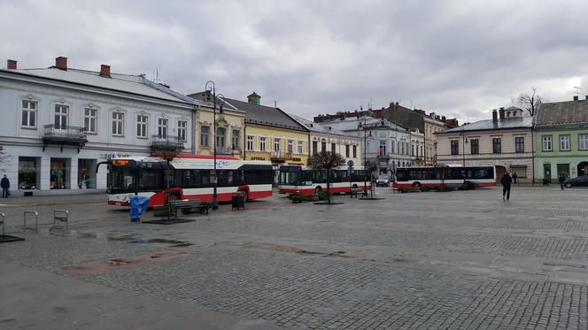 Boją się zwolnień! Protest kierowców MPK Nowy Sącz. To na razie tylko ostrzeżenie! [FILM]