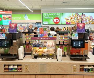 Międzynarodowy Dzień Kawy z Żabką – dziś to największa sieć kawiarni w Polsce!