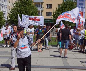 Protest pracowników PKP Cargo we Wrocławiu. Pracę ma stracić prawie 400 osób 