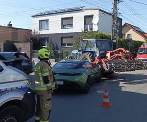 Mandat dla kierowcy ciągnika i Astona Martina. Niecodzienna kolizja w Świerklańcu