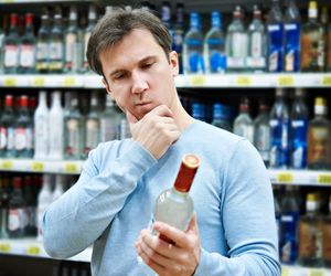 Głód alkoholowy - objawy. Jak sobie z nim radzić?