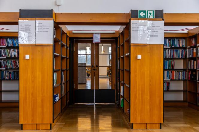 Biblioteka SGH - zdjęcia. Zobacz wspaniałe wnętrza warszawskiego gmachu