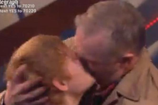 Ed Sheeran całuje się z facetem