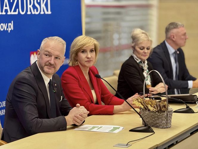 Wojewoda i różdżki.