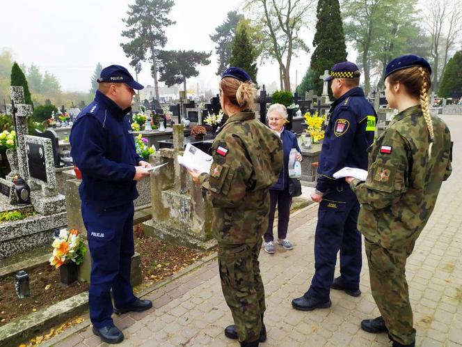 Stop złodziejom grasującym na cmentarzach! Policja ma na nich sposób [ZDJĘCIA]