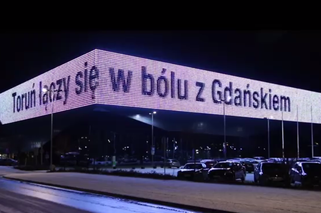 Toruń solidaryzuje się z Gdańskiem. Specjalny przekaz na Arenie Toruń [WIDEO]