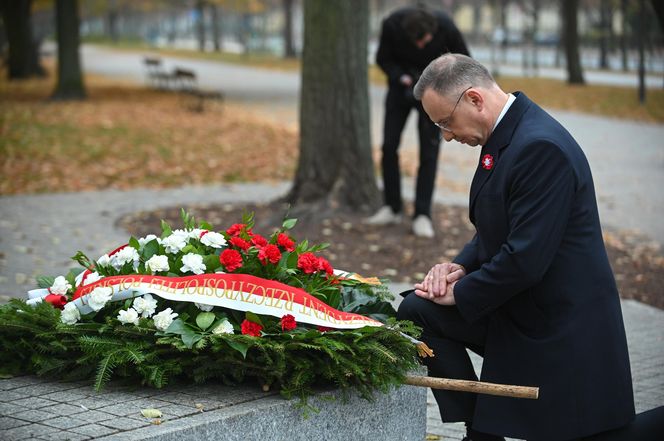 Warszawa. Prezydent Andrzej Duda złożył wieńce przed pomnikami Ojców Niepodległości