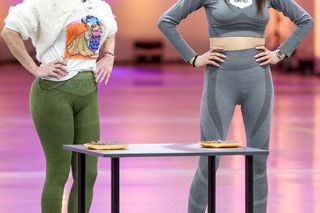 Agnieszka Kotońska pozuje w bikini. Prezentuje efekt operacji biustu 