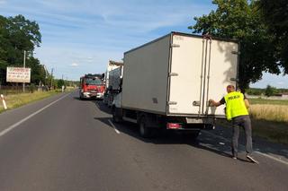 Wypadek koło Bełchatowa. Seat rozpadł się na kawałki