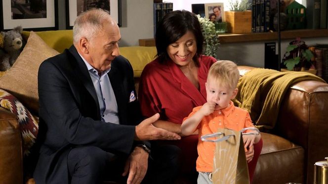 M jak miłość odc. 1844. Borysek (Tymon Szkopek), Iwona (Hanna Śleszyńska), Jerzy Argasiński (Karol Strasburger)