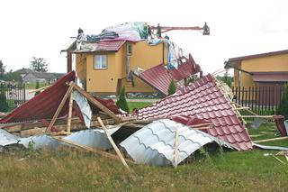 WICHURA na MAZOWSZU 29.07.2012. Nawałnica niszczyła domy w powiecie wołomińskim - ZDJĘCIA