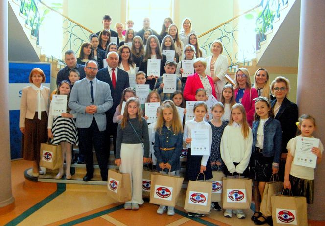 Każdy z uczestników konkursów zorganizowanych w ramach kampanii profilaktycznej - został nagrodzony