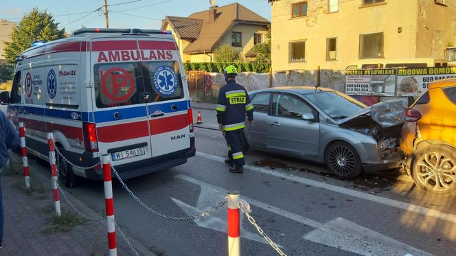 Piastów. Pijany kierowca skasował cztery samochody! Mężczyzna został zabrany do szpitala na badania