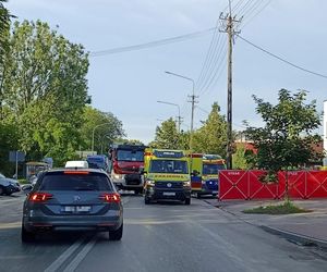 Rąbnął w ogrodzenie zabił pasażerkę