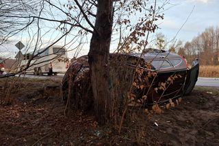 W auto w rowie wjechał autokar. Kilka osób trafiło do szpitala