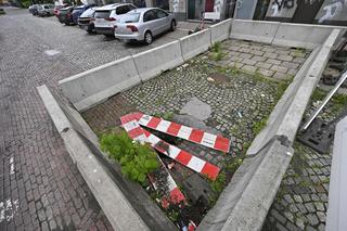 „Super Express” obchodzi siódme urodziny dziury przy al. Solidarności. Kto ma ją naprawić? Wspólnota mieszkaniowa atakuje miasto