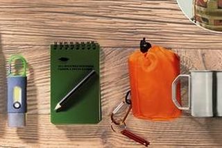 Plecak przetrwania z Biedronki