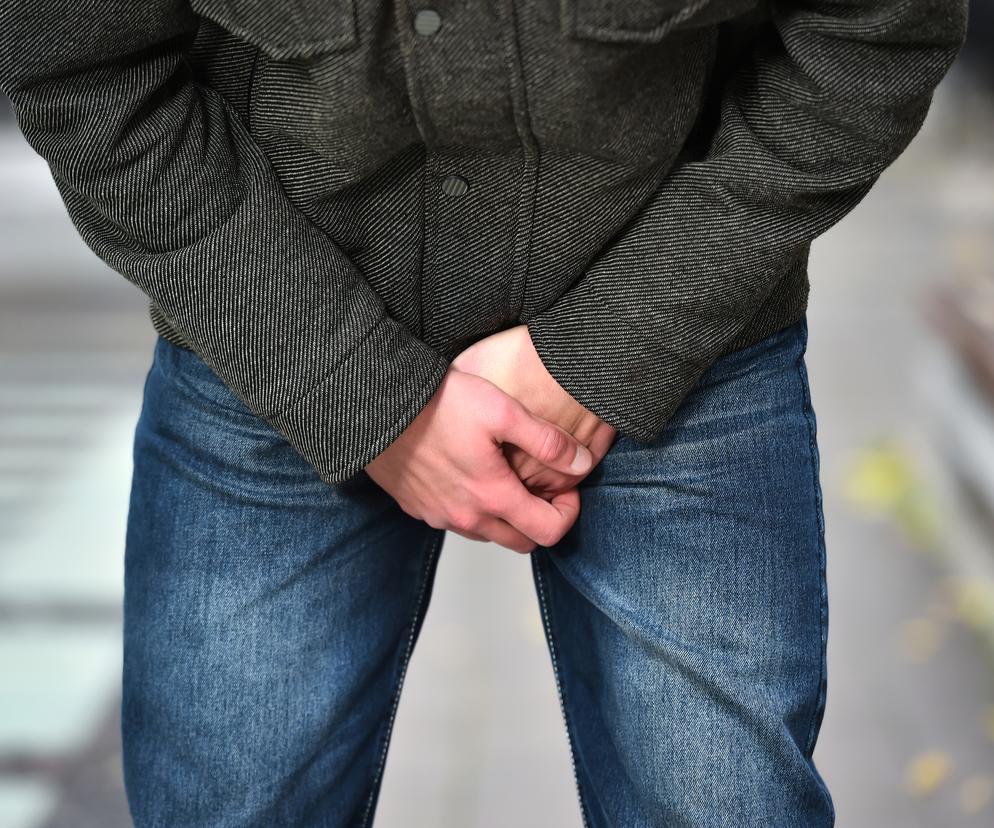 Cierpiał na niezwykłą przypadłość. W jego mosznie odkryto tańczące robaki