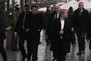 Emmanuel Macron i jego żona zaliczyli wizerunkową wpadkę. Wyglądają jak turyści