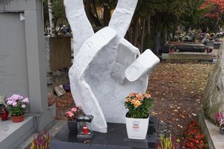 Najbardziej niezwykłe, nietypowe groby polskich gwiazd. Znaliśmy ich wszyscy