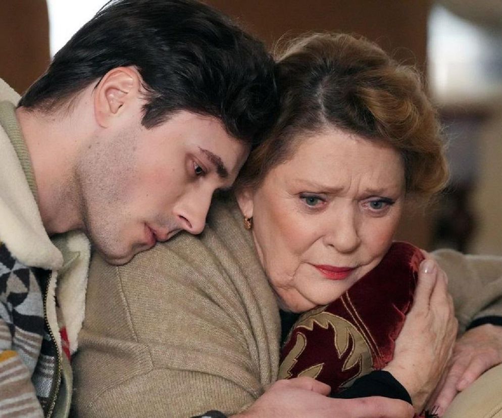 Barwy szczęścia. Załamana Józefina zdecyduje się na desperacki krok! Cezary w ostatniej chwili uratuje matkę od śmierci 