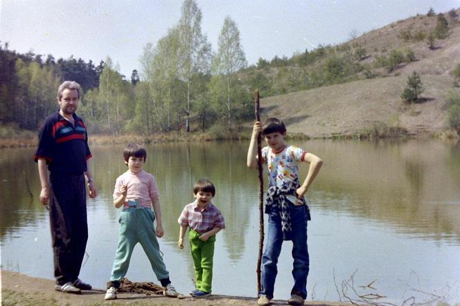 Rodzinny album Bajerów. W tle dawne Starachowice