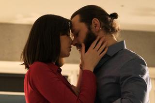 M jak miłość odc. 1799. Ania (Alina Szczegielniak), Robert (Kamil Drężek)