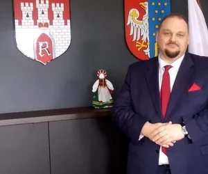 Powiatowy Urząd Pracy w Radomiu podsumował roczne wsparcie dla uchodźców z Ukrainy 