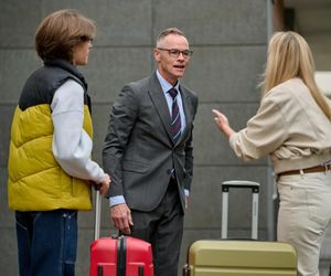 Na Wspólnej, odc 4086. Monika (Sylwia Gliwa), Damian Cieślik (Waldemar Błaszczyk), Kajtek (Michał Stoszek)