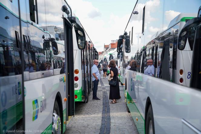 Zaprezentowano pierwsze 20 autobusów elektrycznych w Białymstoku. Od poniedziałku pojawią się na ulicach miasta [ZDJĘCIA]