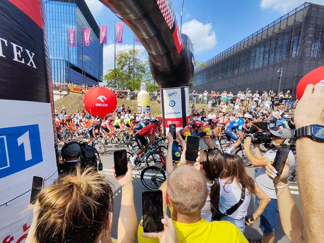 Tour de Pologne w Katowicach. Kolarze bawią się z kibicami