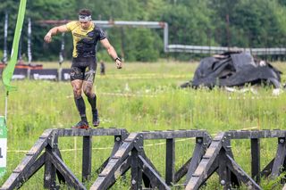 Runmageddon w Katowicach 2025. Błoto, pot i triumf na Hałdzie Kostuchna