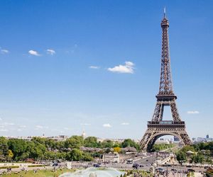 Premier Francji podał się do dymisji