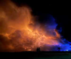 Warszawa. Pożar hal magazynowych w Kawęczynie [ZDJĘCIA]