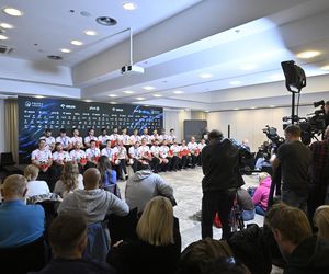 Kibice w szoku! Czekali na siatkarzy, a tu nagle wyszli polscy złoci medaliści