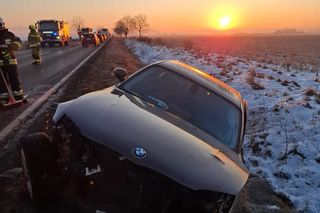 Wypadek na DK12 koło Leszna. Kierowca zasnął za kółkiem
