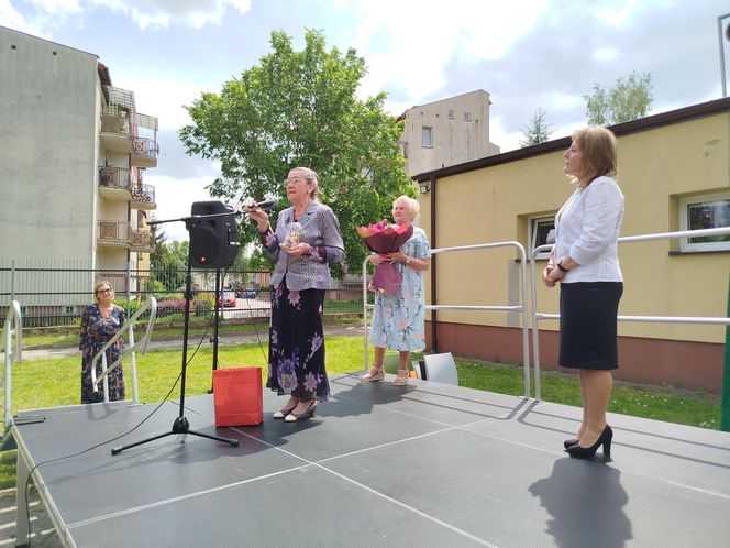 Przez lata ŚDS w Siedlcach działał w dwóch lokalizacjach, teraz już oficjalnie funkcjonuje w jednym miejscu, w budynkach dostosowanych do potrzeb osób z niepełnosprawnościami.