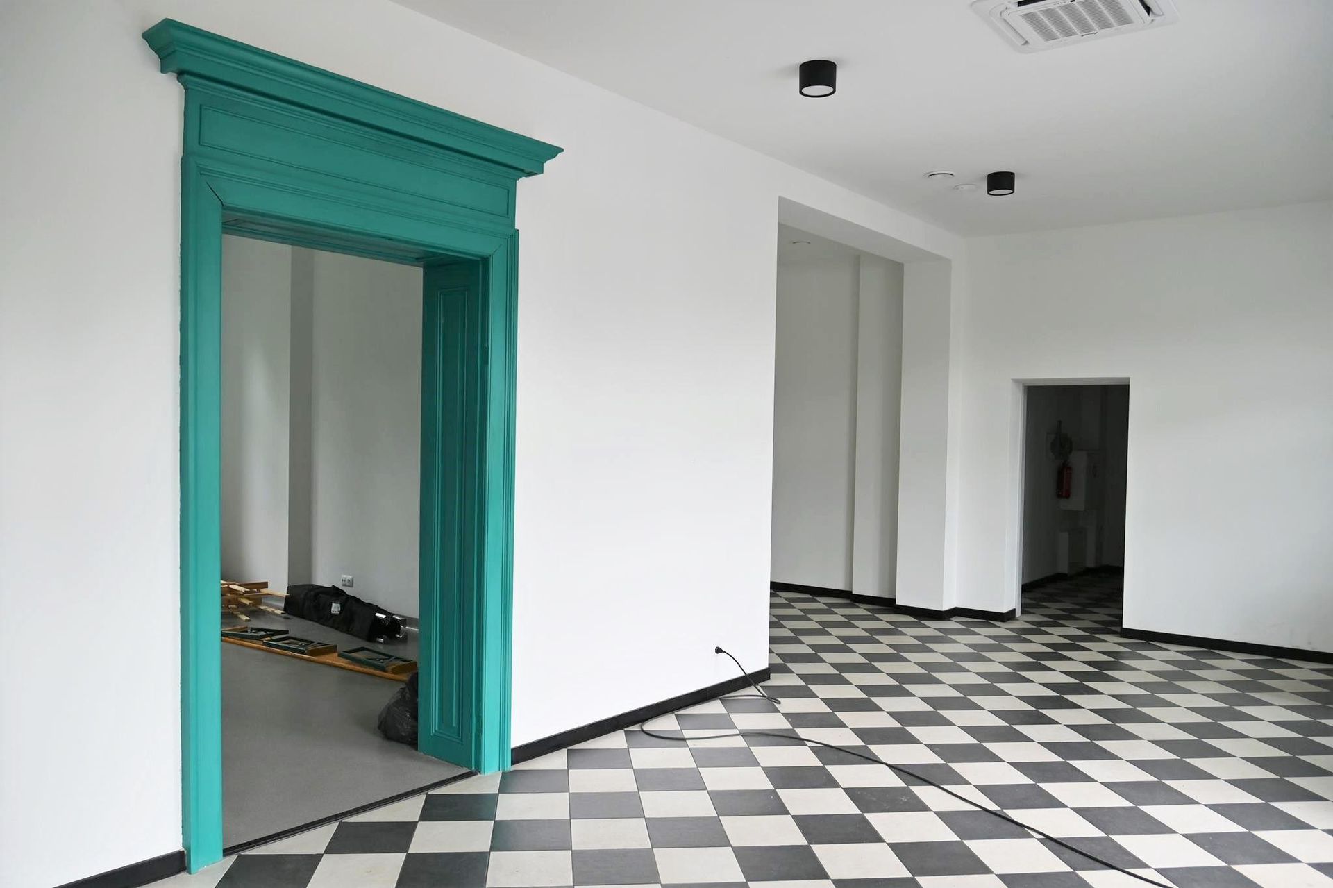 Dworzec w Leśnej po remoncie