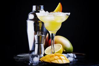 Szampańskie mango: przepis na drinka z mango i szampana [WIDEO]