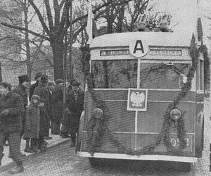 Pierwszy warszawski trolejbus na linii A, dar Moskwy dla Warszawy (1946)