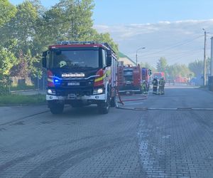 Ogromny, nocny pożar w Czechowicach-Dziedzicach. Płonęły boksy ze śmieciami