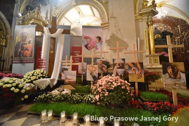 Częstochowa. Grób Pański na Jasnej Górze, aborcja i... strajk kobiet. Mocna akcja duchownych 
