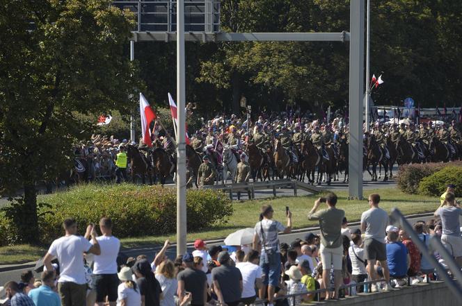 Święto Wojska Polskiego w Warszawie. Tłumy przyszły obejrzeć defiladę